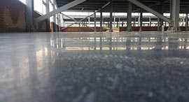 地面發(fā)白結(jié)晶，原因何在?